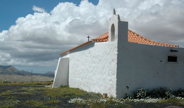  We discover corners on a mountain bike 